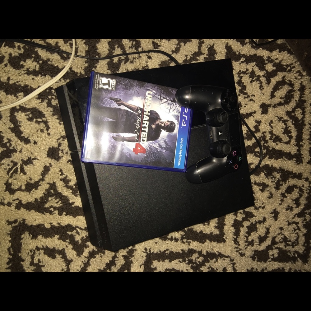 PS4 brings controller and uncharted