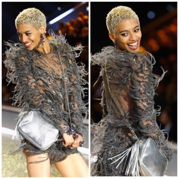 VS fashion show limited edition silver crossbody. - Picture 5 of 6