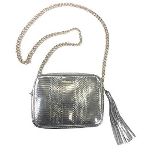 VS fashion show limited edition silver crossbody. - Picture 6 of 6
