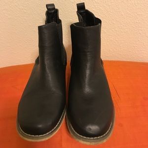 Short black boots