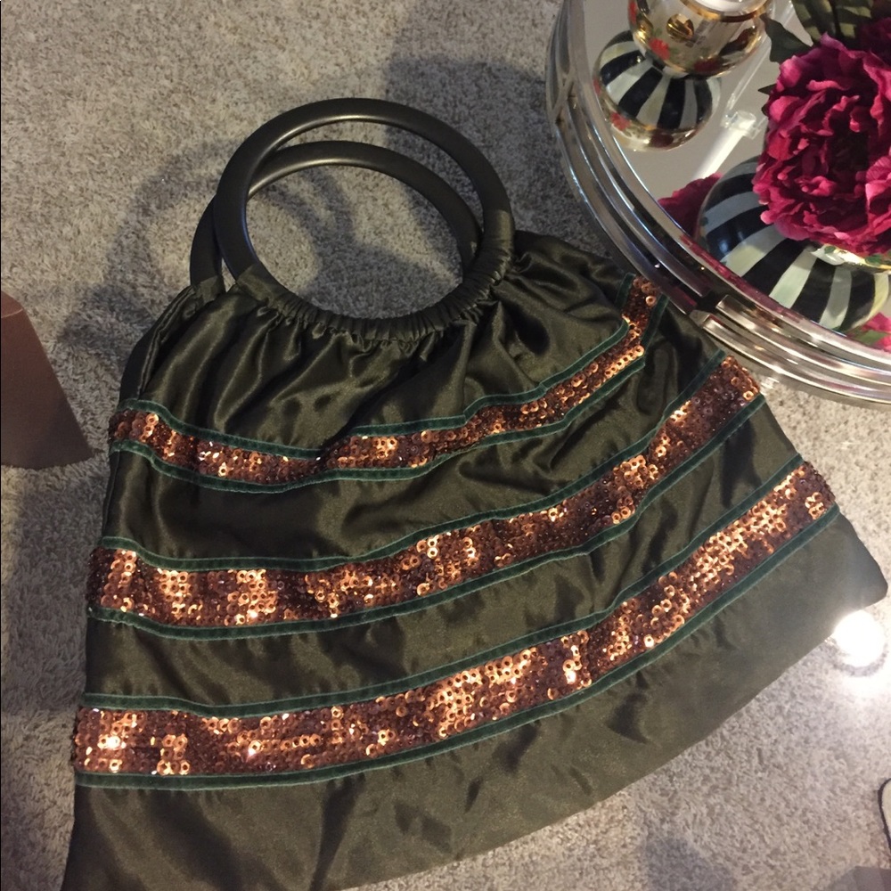 Adorable silk bag in dark green