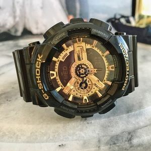 Black & Gold G Shock watch ⌚️