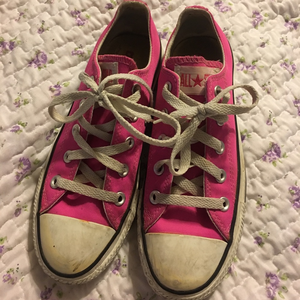 Converse pink