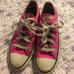 Converse pink