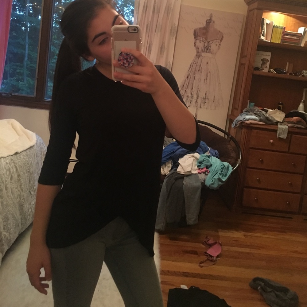 Cropped sleeve shirt