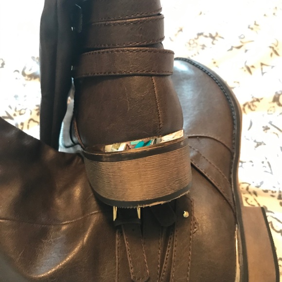 Gold-accented riding boots! ❤️ - Picture 3 of 4