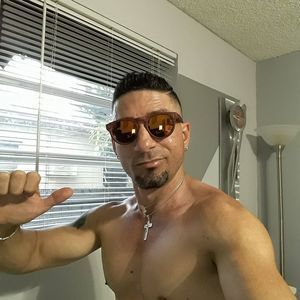 Meet your Posher, Isaias