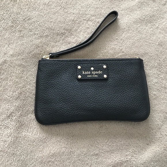 Kate Spade wristlet (black) 🖤 - Picture 1 of 4