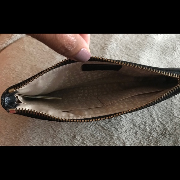 Kate Spade wristlet (black) 🖤 - Picture 2 of 4