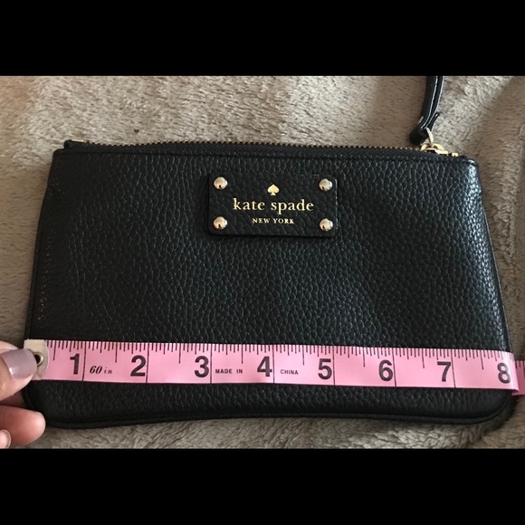 Kate Spade wristlet (black) 🖤 - Picture 3 of 4
