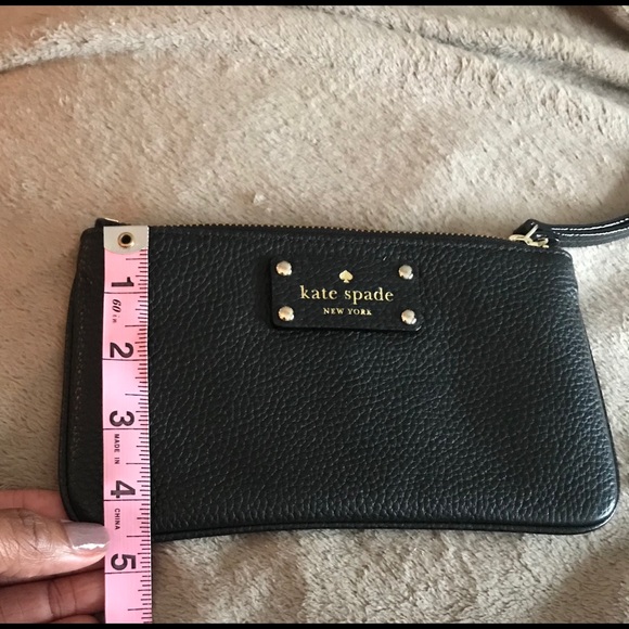 Kate Spade wristlet (black) 🖤 - Picture 4 of 4