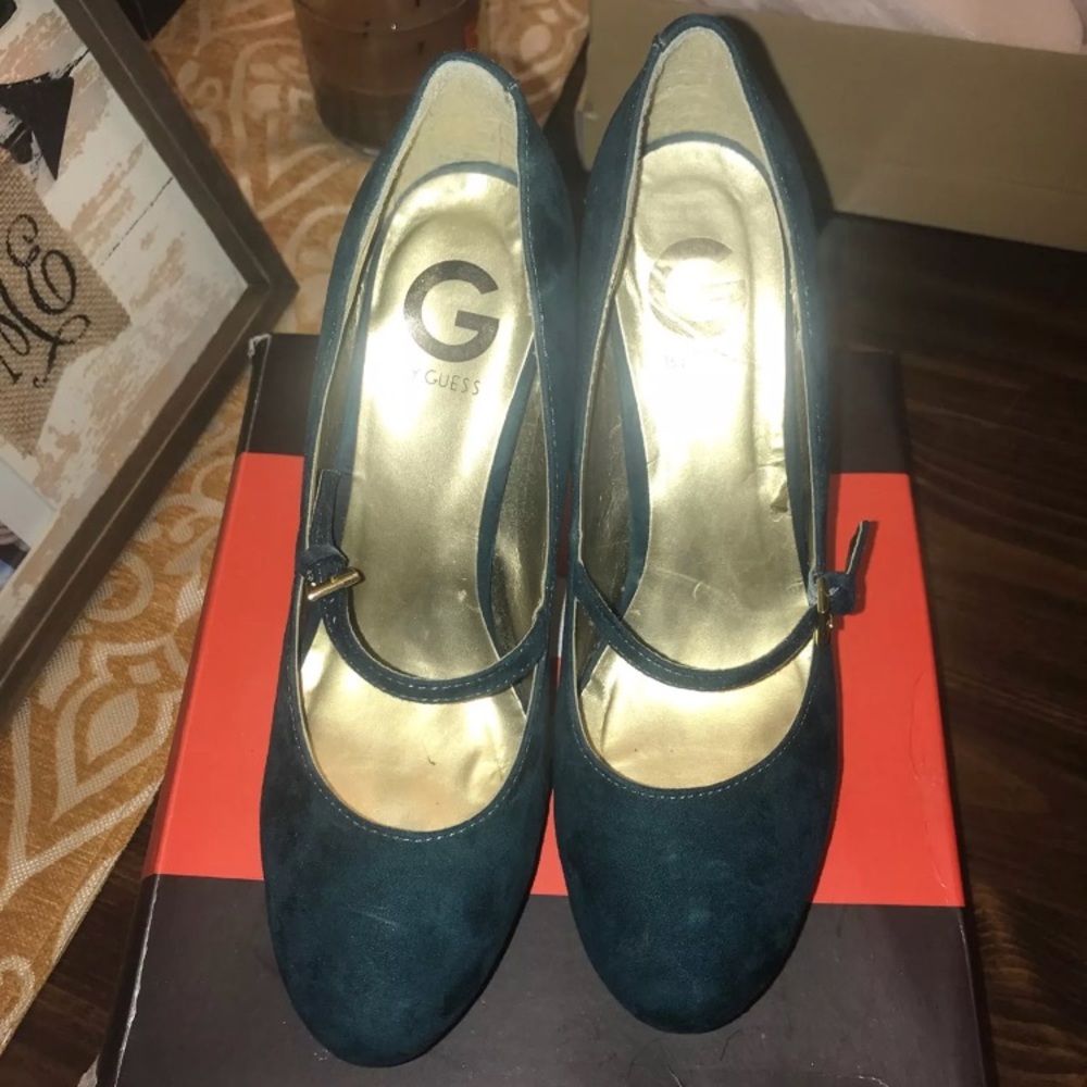 Teal Guess Pumps