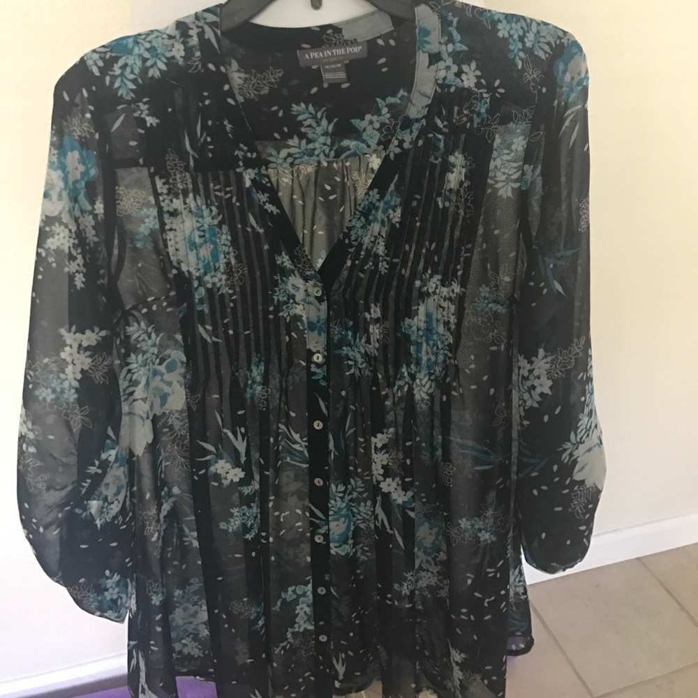 Pea in the Pod flowy maternity shirt