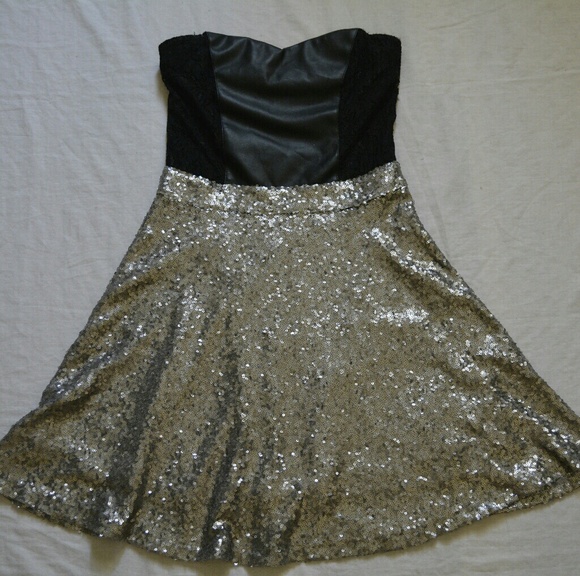 Silver Sequined Lace Dress - Picture 3 of 6
