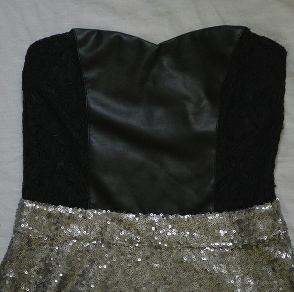 Silver Sequined Lace Dress - Picture 4 of 6