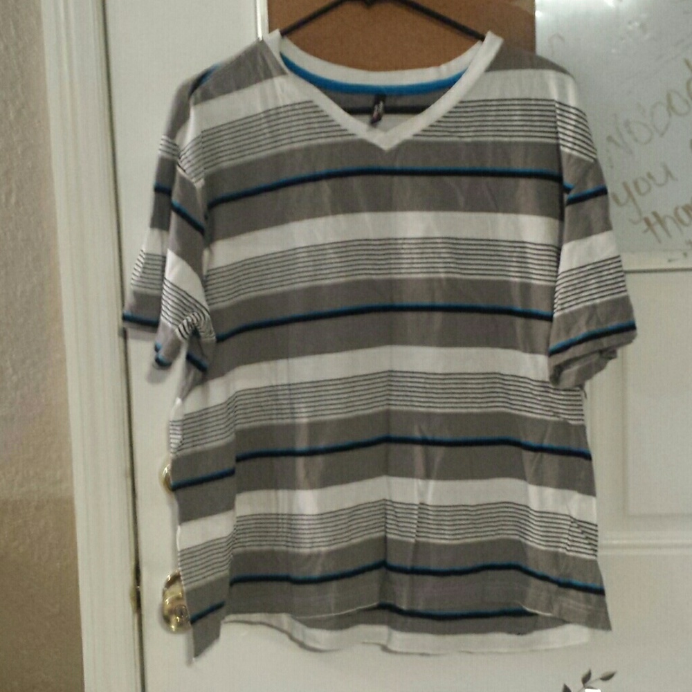 V neck tee