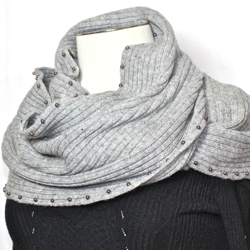 CLEARANCE⬇️NWT—GREY BEADED INFINITY—PRICE IS FIRM