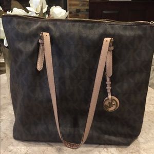Authentic-Large size Micheal kors bag 💼.