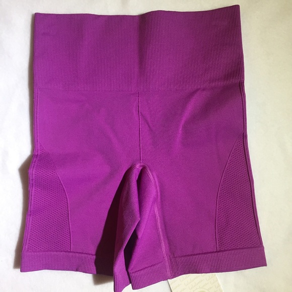 NEW Lululemon Sculpt Short - Picture 2 of 5