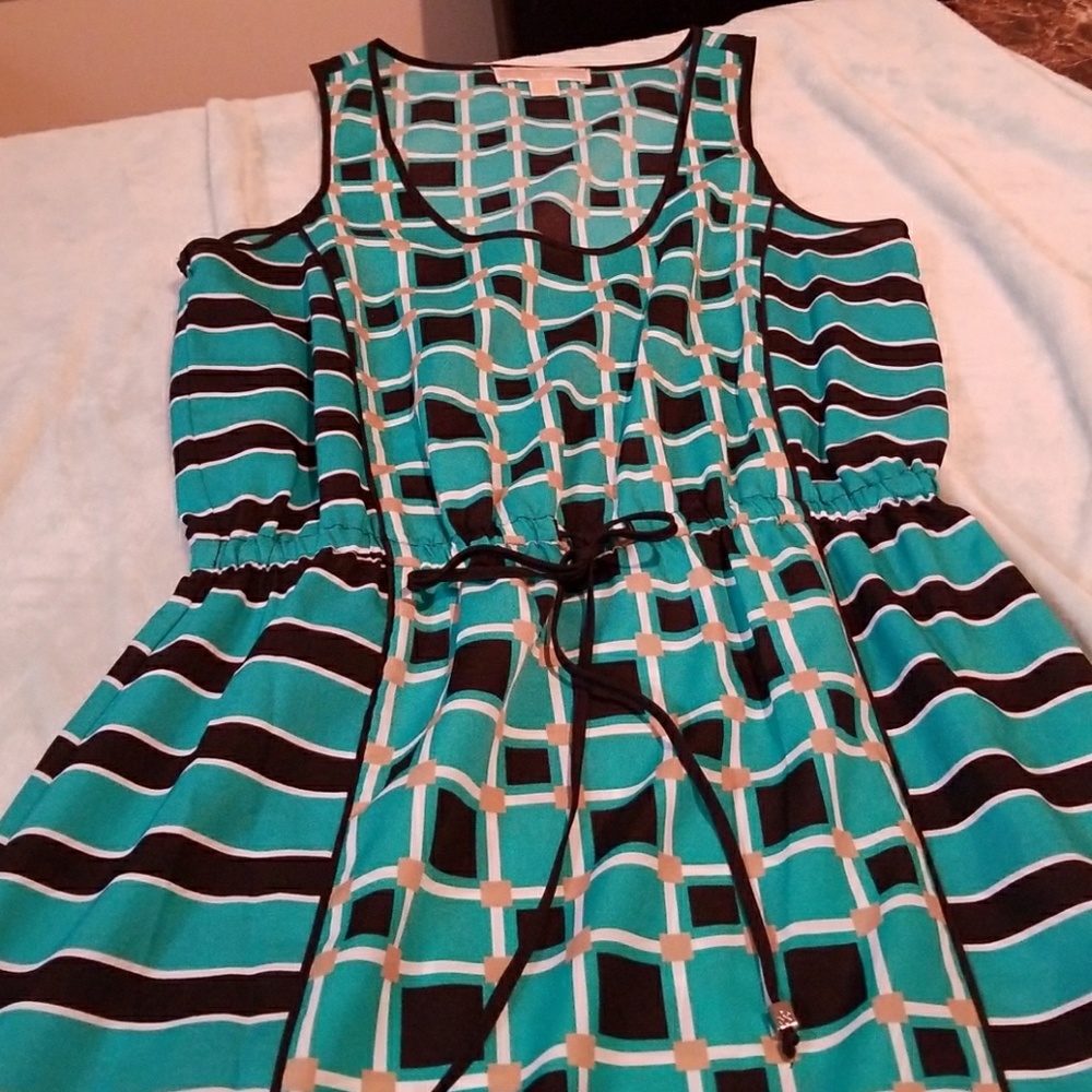 Dress - Picture 4 of 5