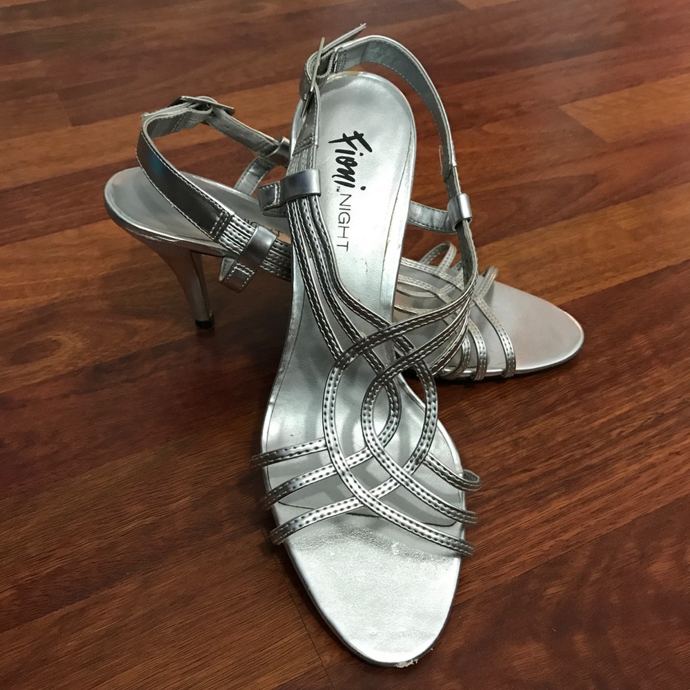 Silver Grecian Strap Heels • 8