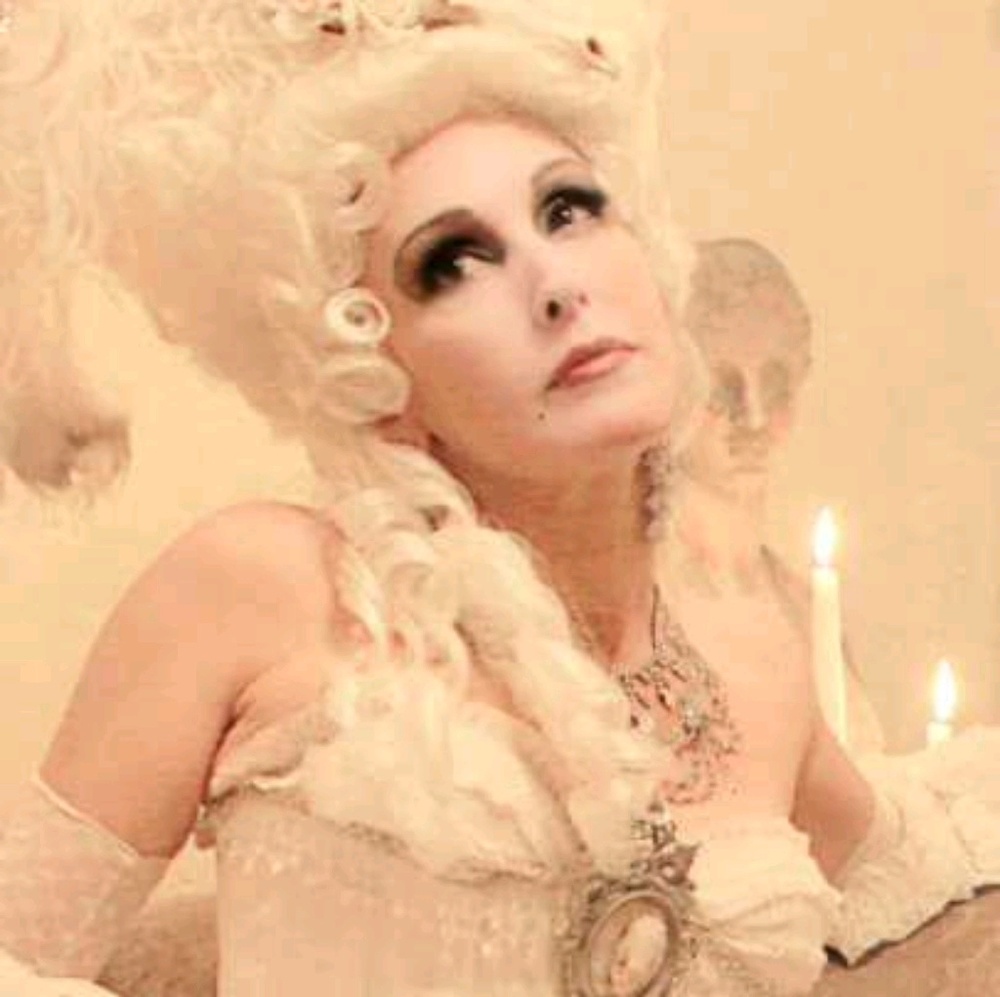 Meet your Posher, Naomi