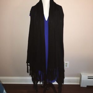 Black sleeveless sweater with fringe to ankle