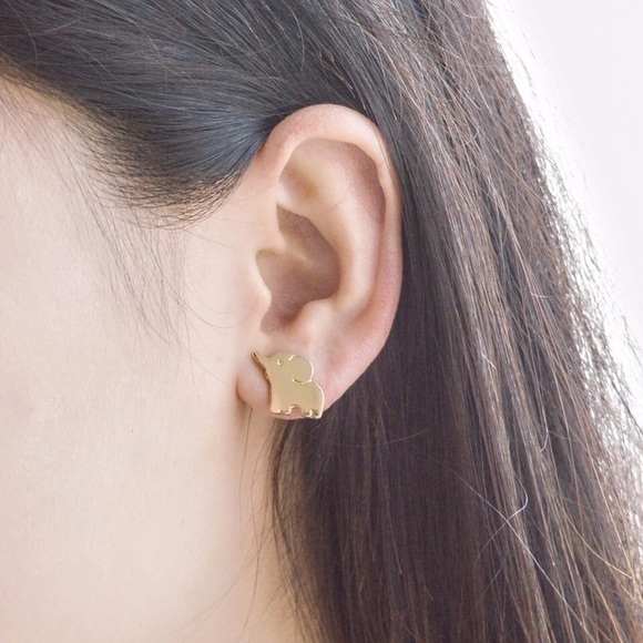 ☀️ Tiny Silver Elephant Stud Earrings 🐘 - Picture 3 of 4