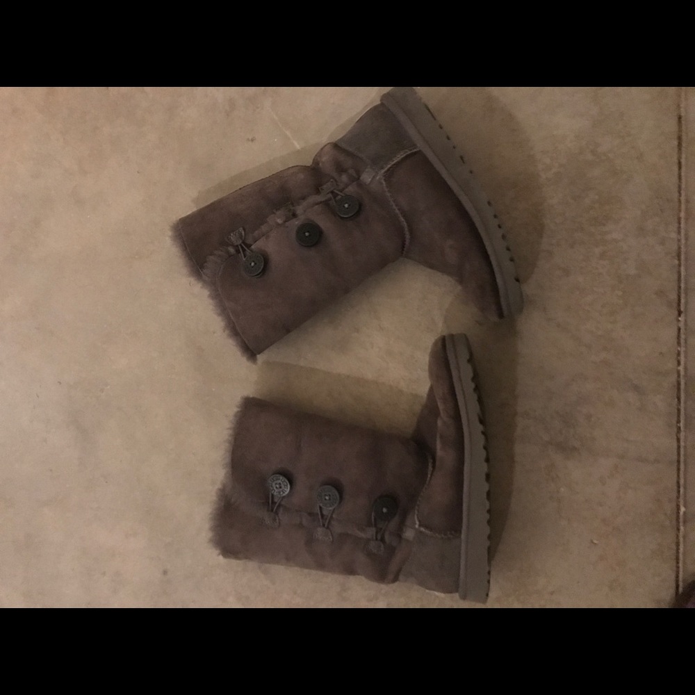Ugg Bailey button