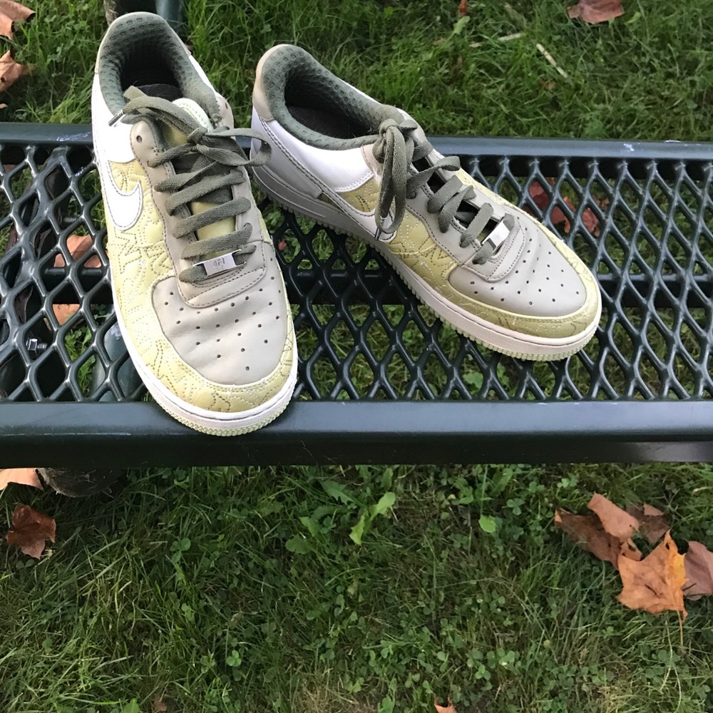 Vntg Nike AF 1's green and white ladies 8.5