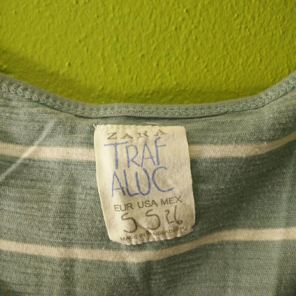 T-Shirt - Picture 2 of 5