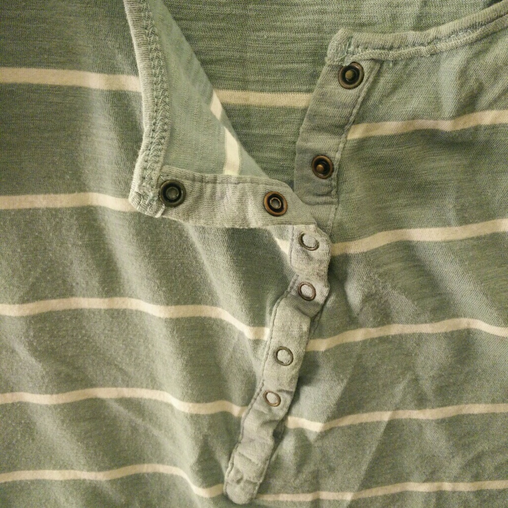 T-Shirt - Picture 3 of 5