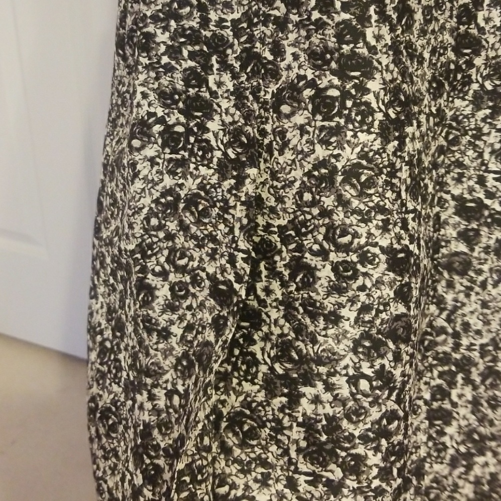 Lady's skirt - Picture 2 of 4