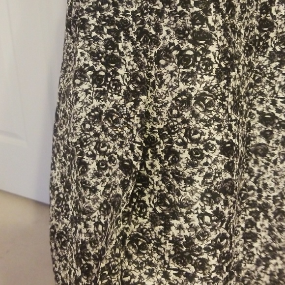 Lady's skirt - Picture 2 of 4