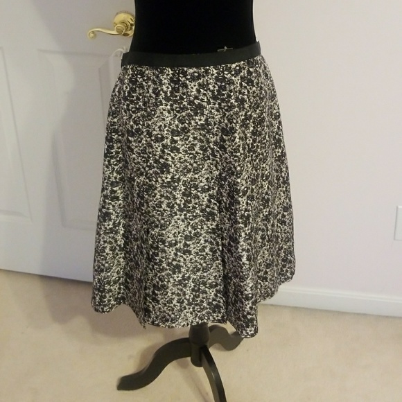 Lady's skirt - Picture 3 of 4