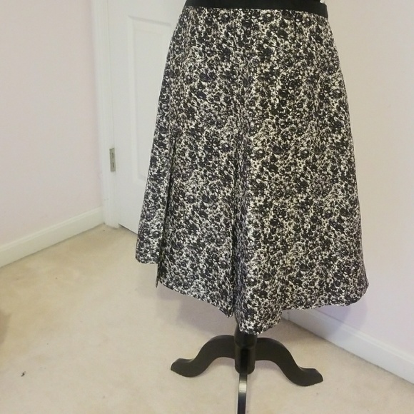 Lady's skirt - Picture 4 of 4