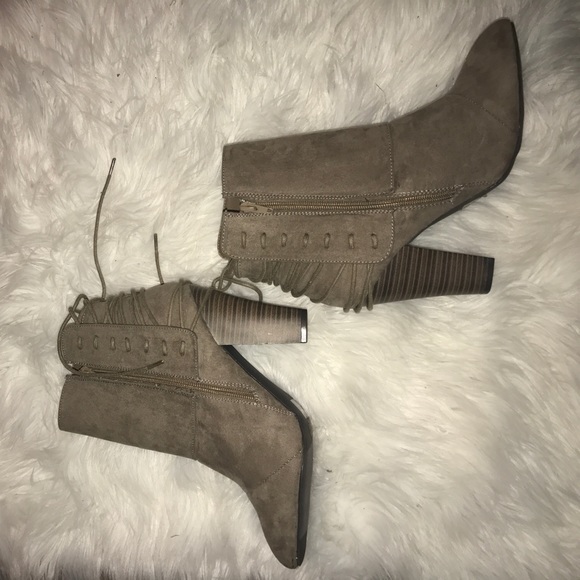 Tan suede high heeled booties - Picture 4 of 4