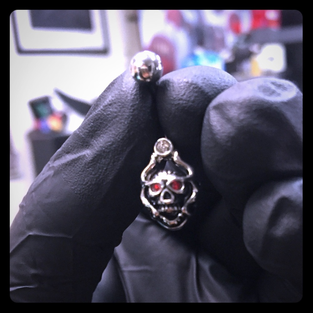 Red EYED SKULL BELLY BUTTON RING
