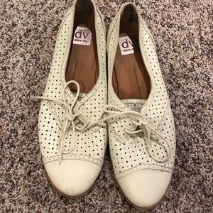 Dolce vita cream oxfords. Size 9.5. Good condition