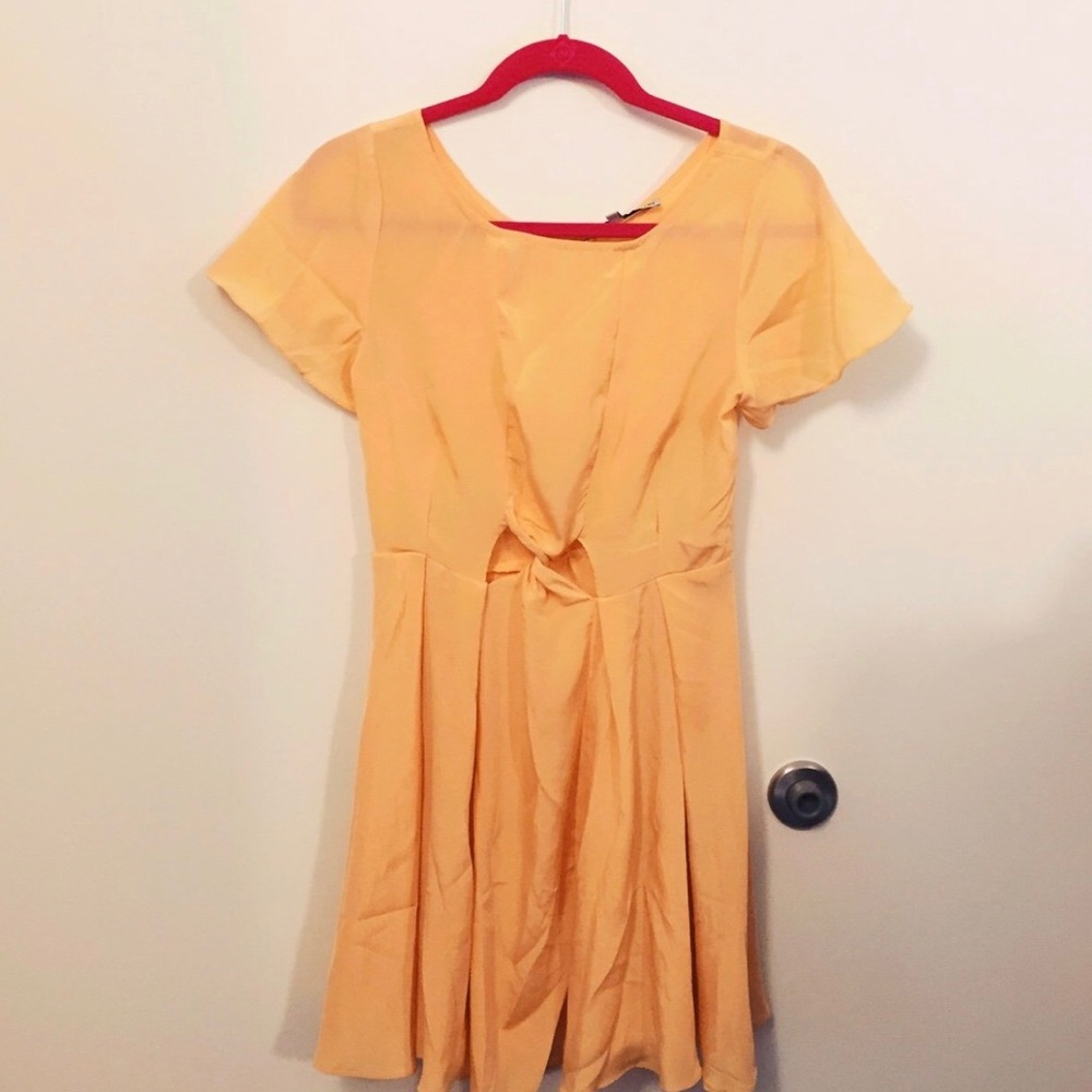 ✨Flutter sleeve pastel yellow dress✨