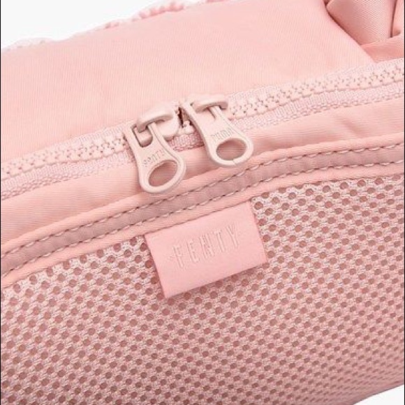 ❗️❗️SOLD❗️❗️Puma fenty Rihanna pink bow bag - Picture 6 of 8