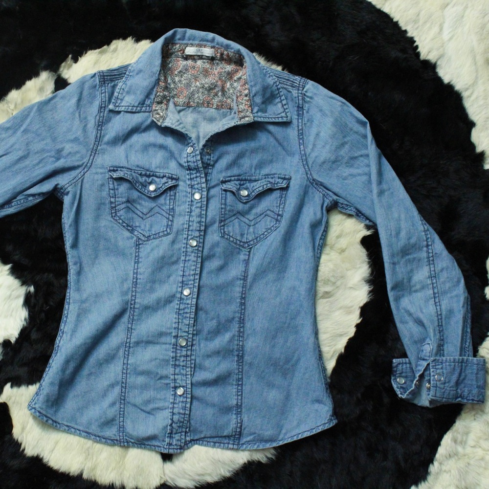LONG SLEEVE DENIM BUTTON UP