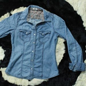 LONG SLEEVE DENIM BUTTON UP