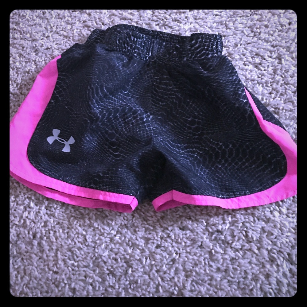 Under armour girls shorts.