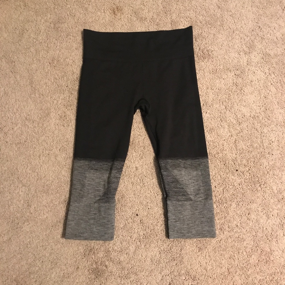 Lululemon seamlessly street Crop
