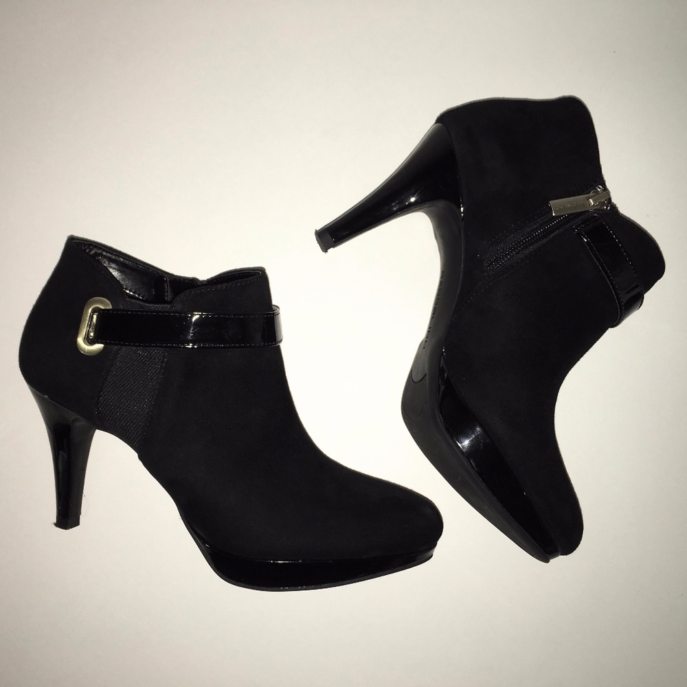 Bandolino Cambria Black Suede & Patent Ankle Boots