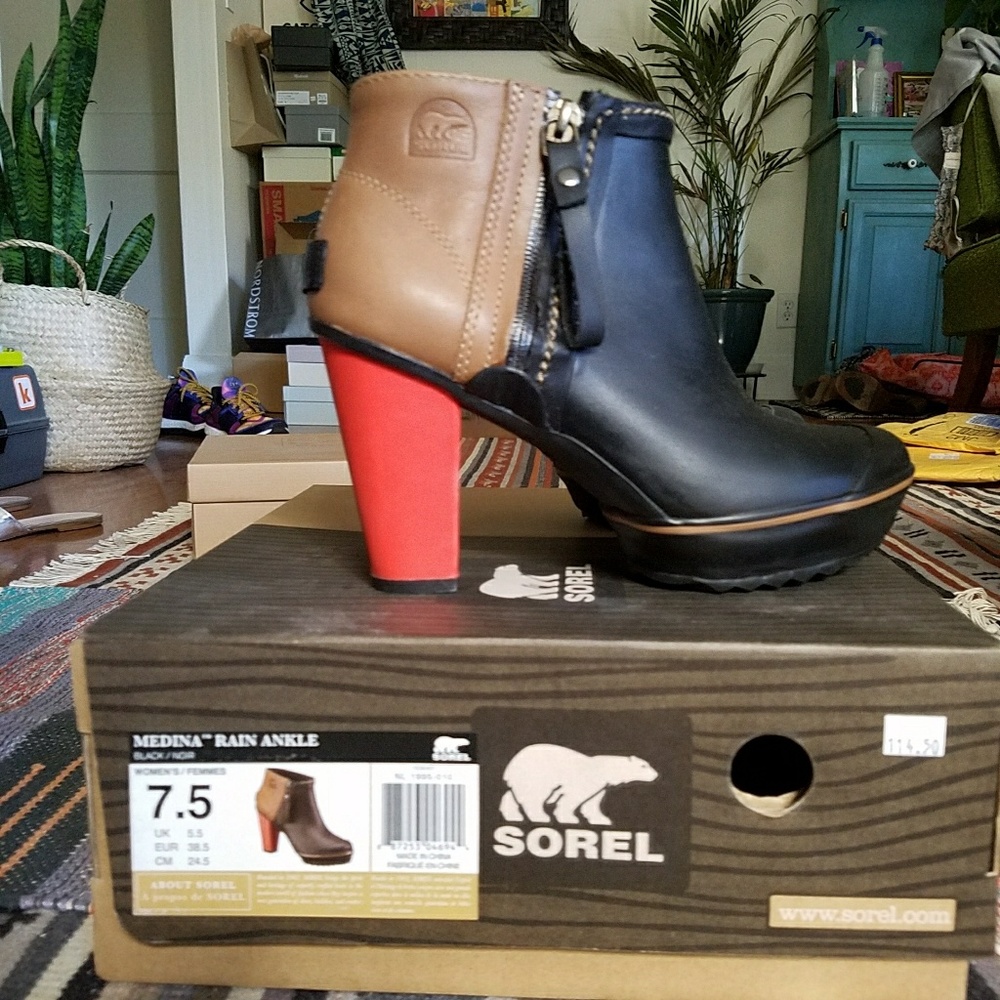 Sorel Medina ankle rain boots