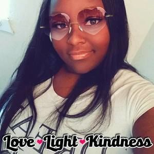 Meet your Posher, Alexis