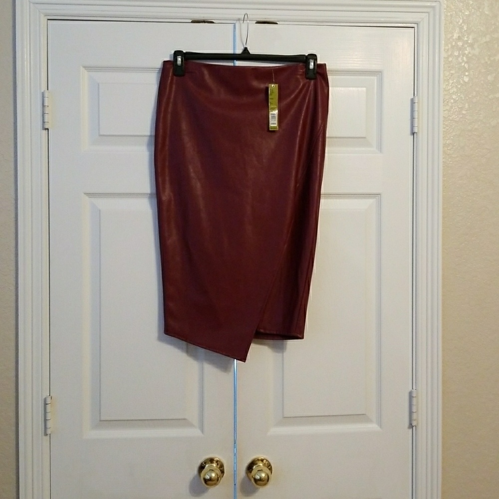 Faux leather skirt burgundy