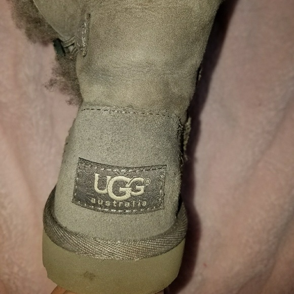 **SOLD**UGG - Picture 3 of 4